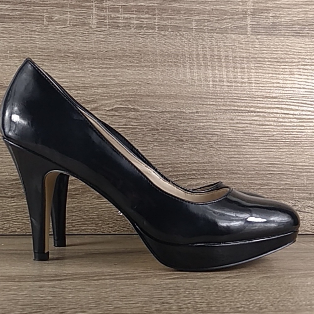 Classic black pumps Nichols size 8 slip on heels